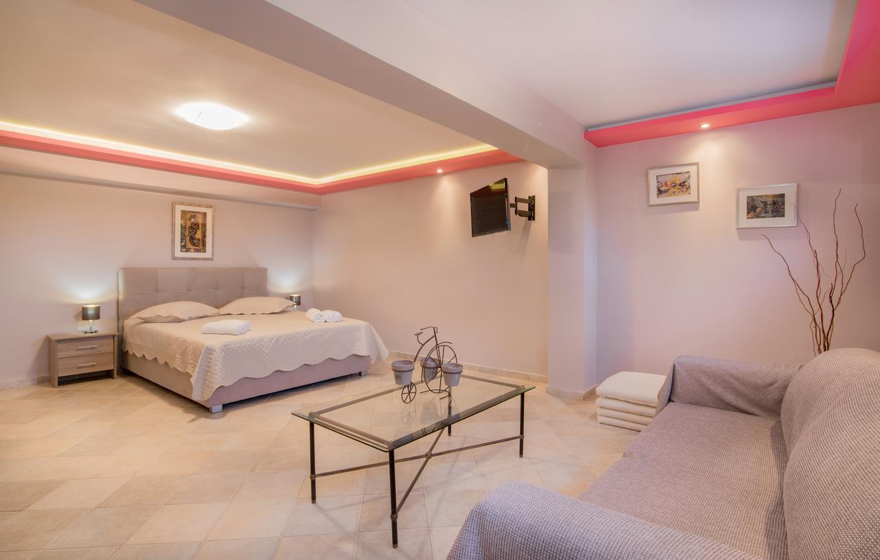 Filanthi With Private Pool Villa